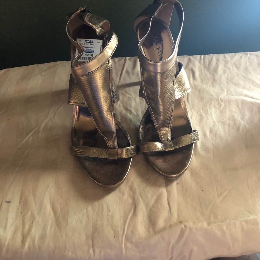 Bronze pump - Picture 2 of 4